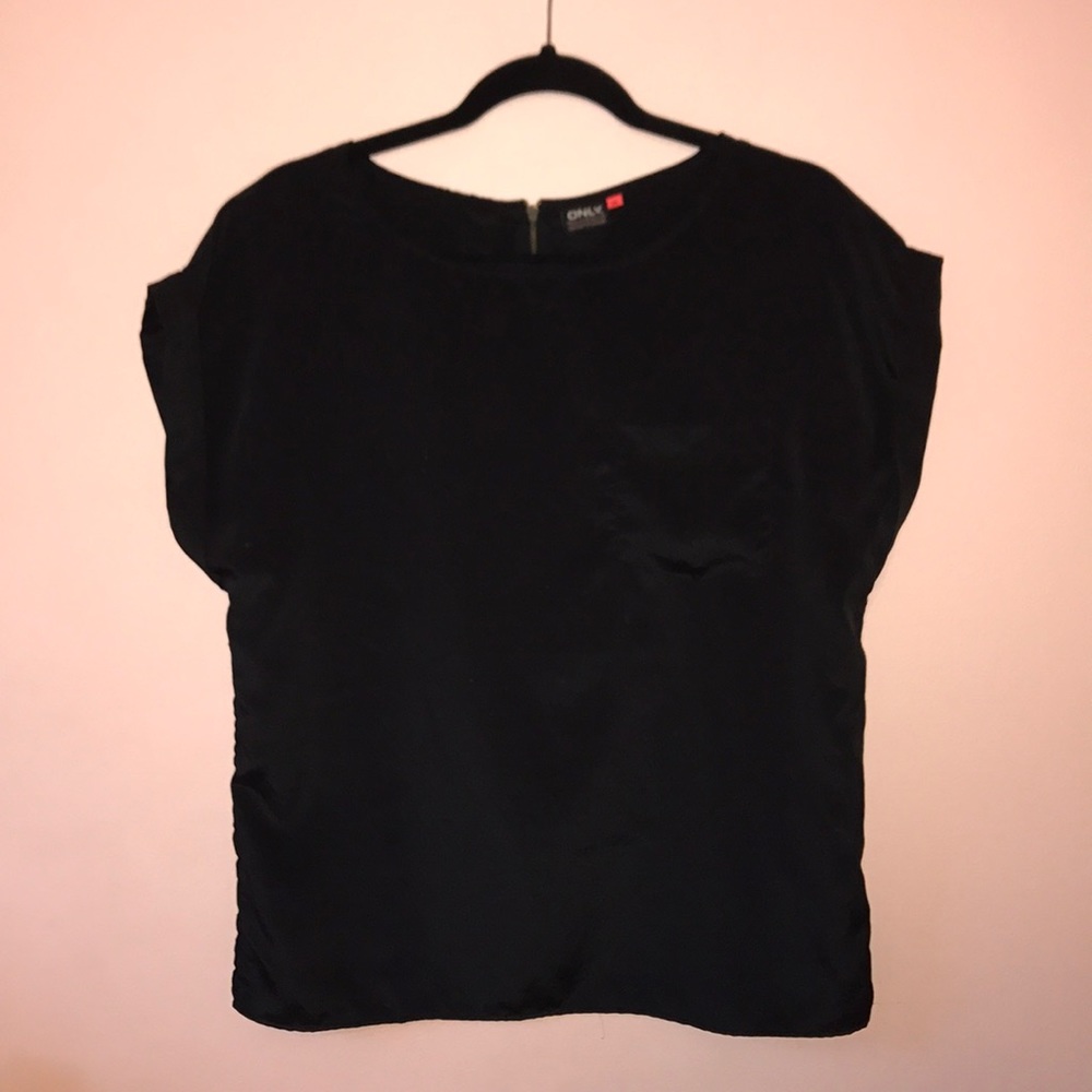 Short Sleeve Black Blouse